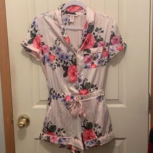 Gorgeous Victoria’s Secret sleep romper